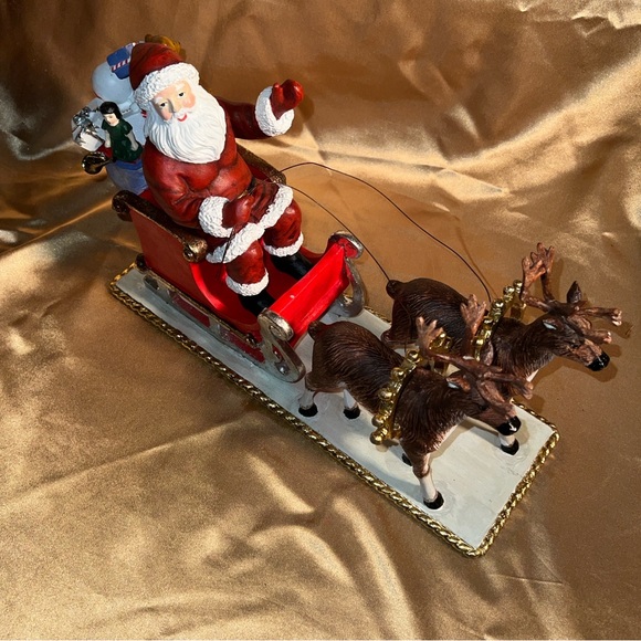 Santa in Sleigh with Two Reindeer and Toy Bag, on Stand, Vintage, Shoebox Size - Picture 6 of 7